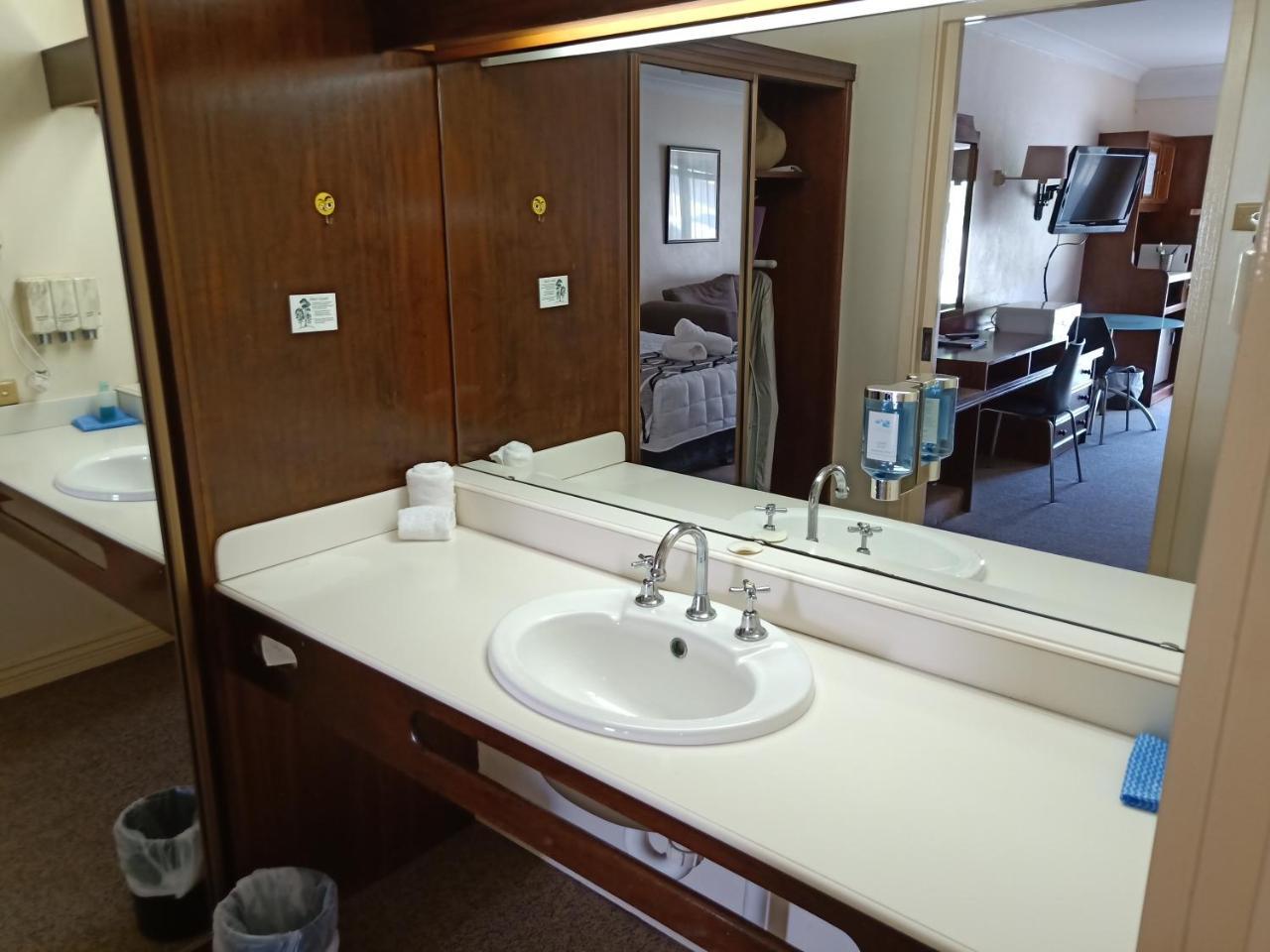 Molly Morgan Motor Inn Мейтленд Екстер'єр фото
